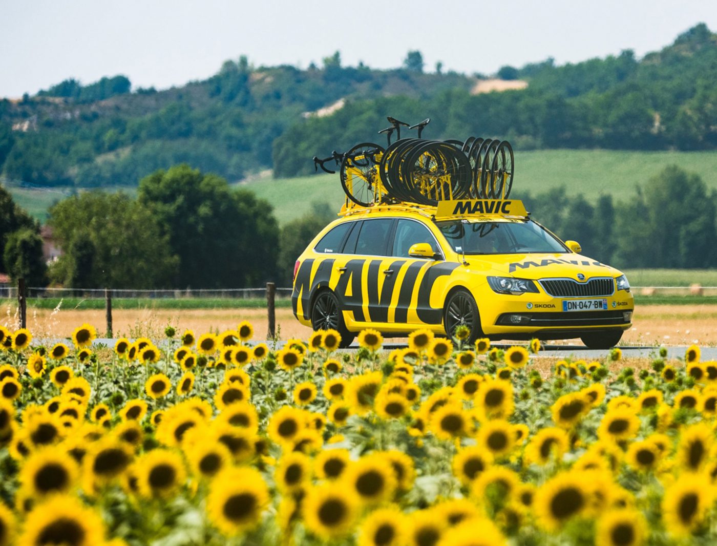 PELOTAN IN MAVIC NEUTRAL SERVICE CARS